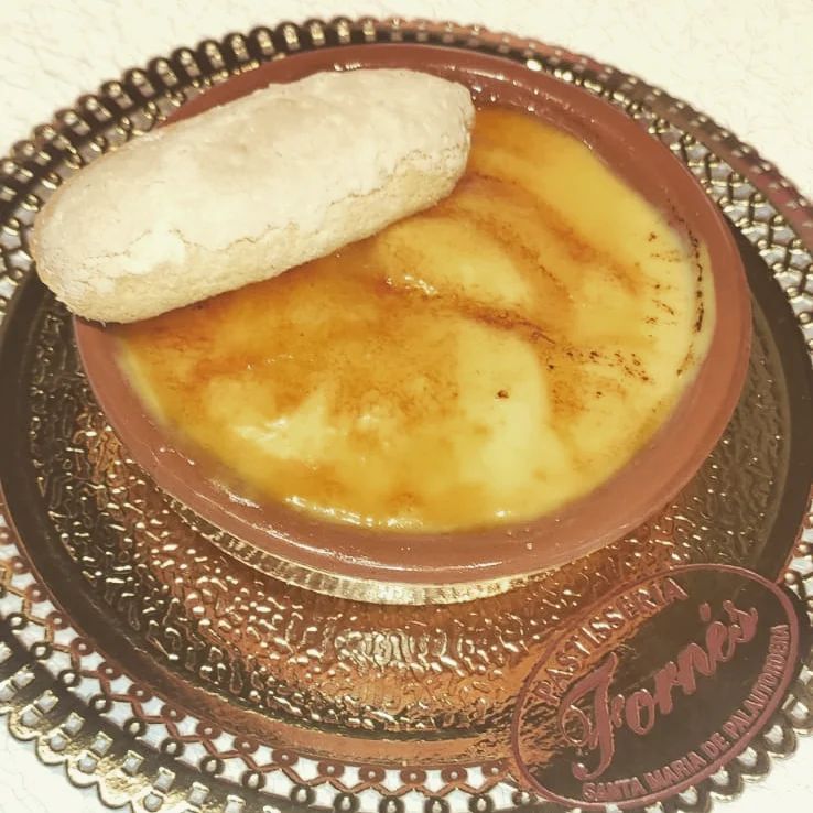 Crema catalana de pastisseria Fornés Crema catalana de pastisseria Fornés